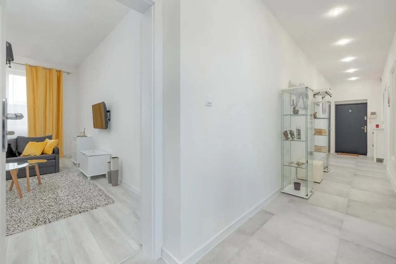 Spacious Apartment Grunwaldzka 77 Wrzeszcz By Renters Gdansk